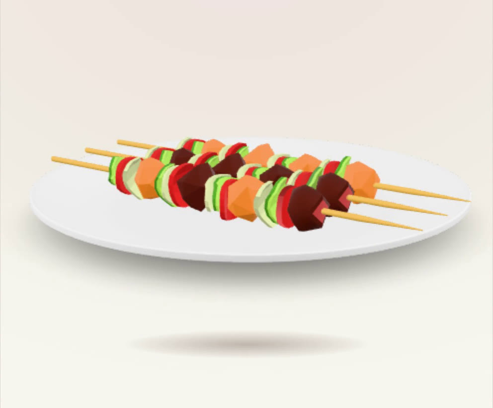 Brocheta de cordero a la brasa con pimiento y cebolla, sobre un plato blanco